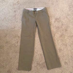 EUC Gap women’s straight cut khaki, size 6